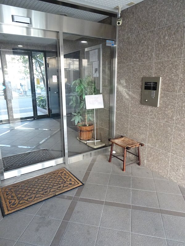 織花館 エントランス