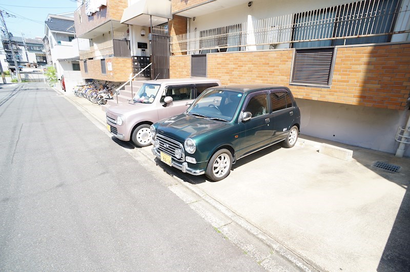 メゾン桃栄 駐車場