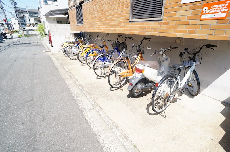 メゾン桃栄 駐車場