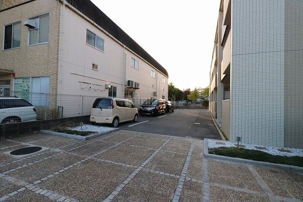 エスポアール西大路 駐車場