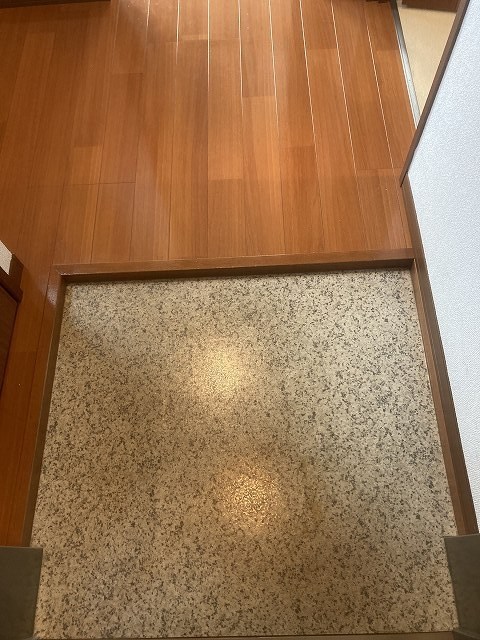 東京都江戸川区本一色３丁目24-9 玄関