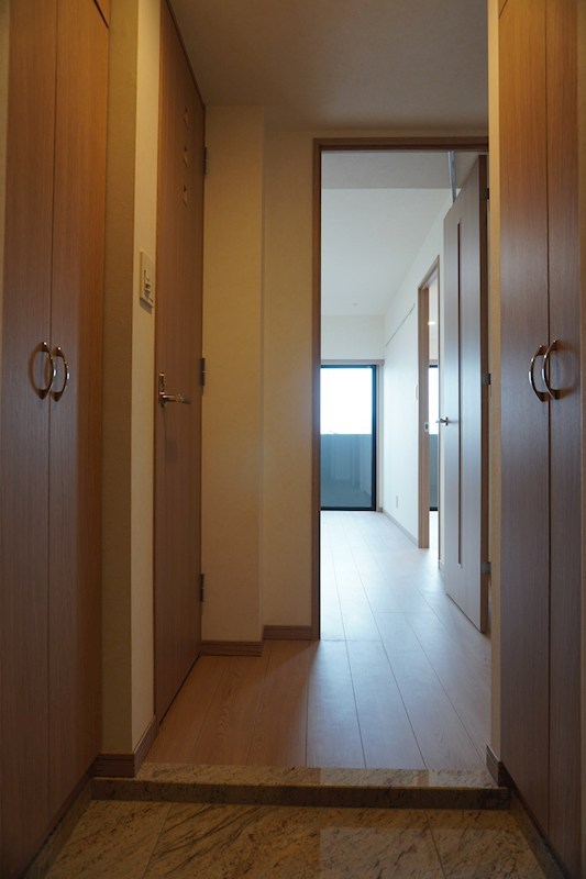 ルーブル志村坂上 玄関