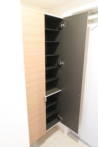 エクセル泉 玄関