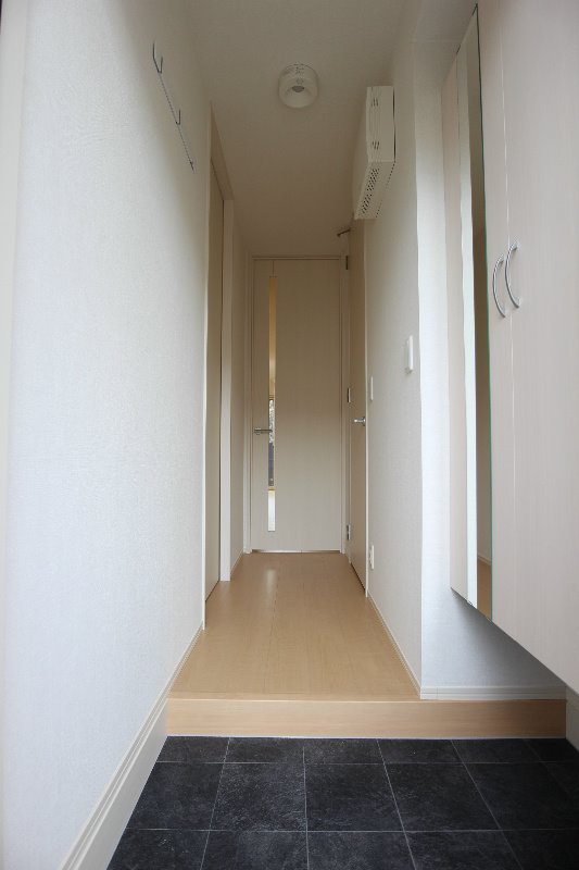 コンフォール西新 玄関