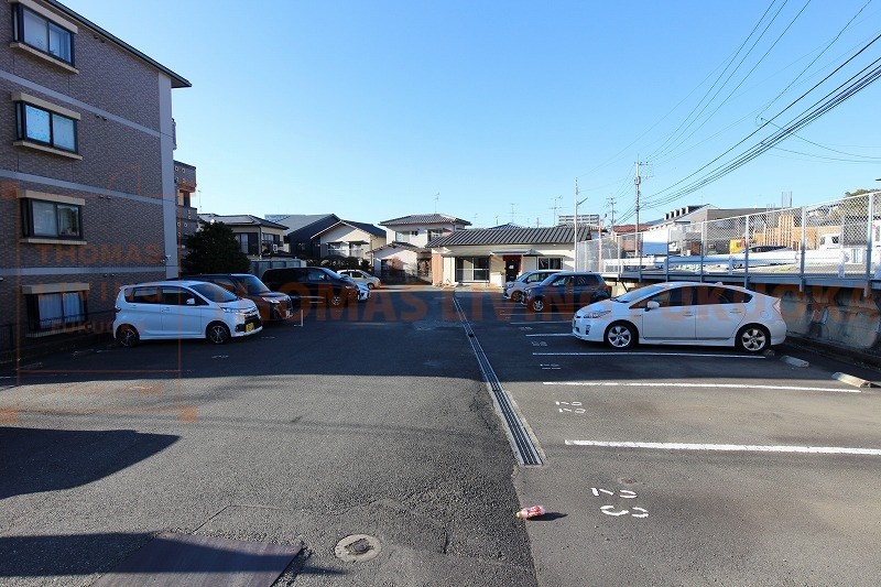 グラシーズコート 駐車場