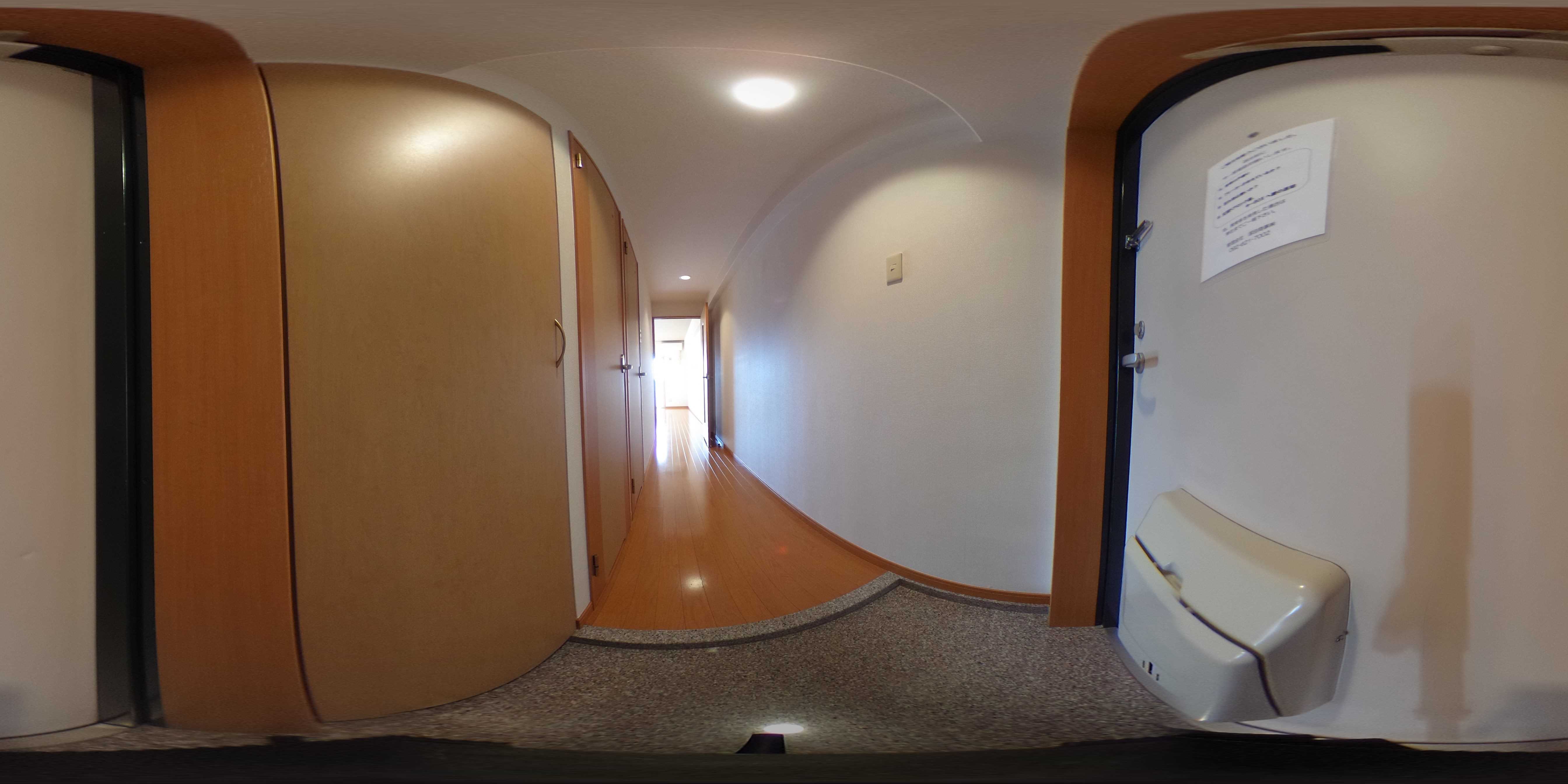 ヴェルモントルラーシュ 玄関