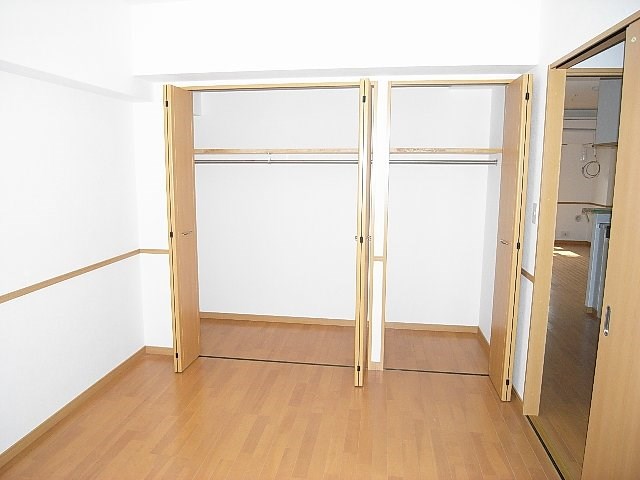 グランマコイ原町 ベッドルーム
