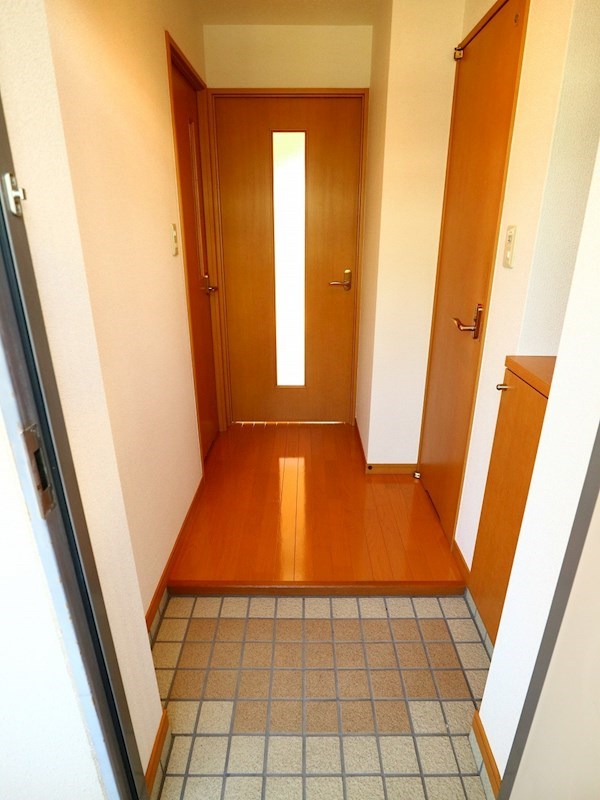 プレステージ赤間 玄関
