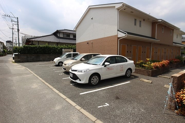 カーサ　シェリール 駐車場