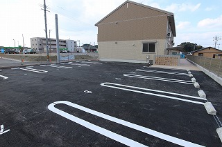 コンフォールヴィラ 駐車場