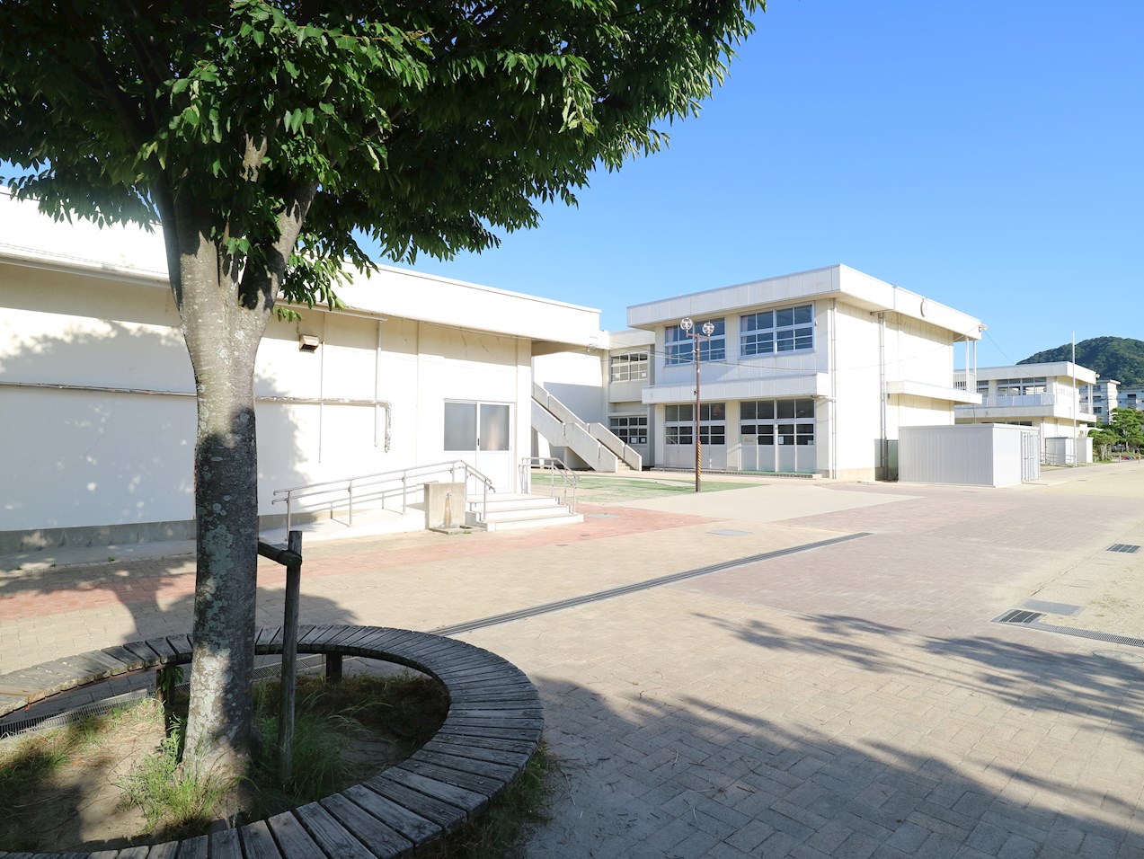 ジョイフルタウン日の里　B棟  小学校
