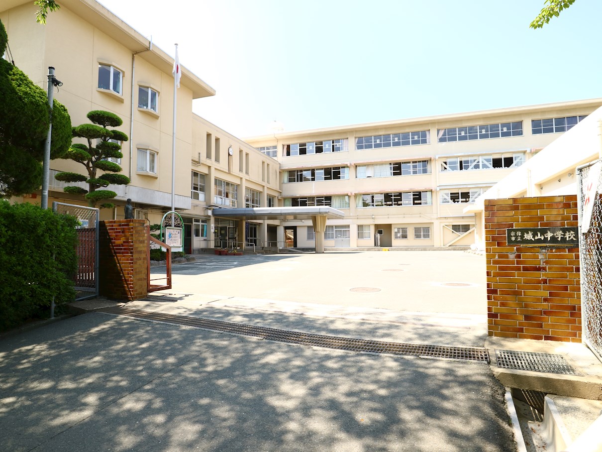 サンパティークウエストⅡ  中学校