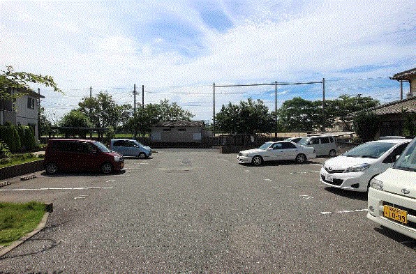 メゾンそれいゆＡ棟 駐車場