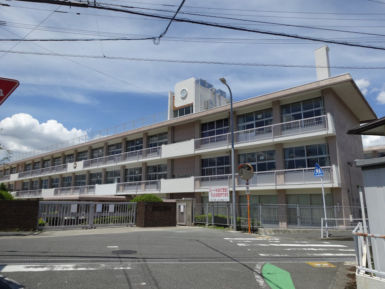 アンピール下大利 小学校
