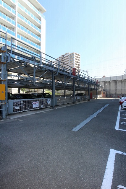 Aqualia千早  駐車場