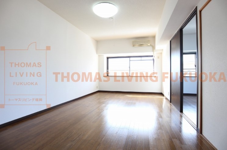 アーバン宮地岳 リビング