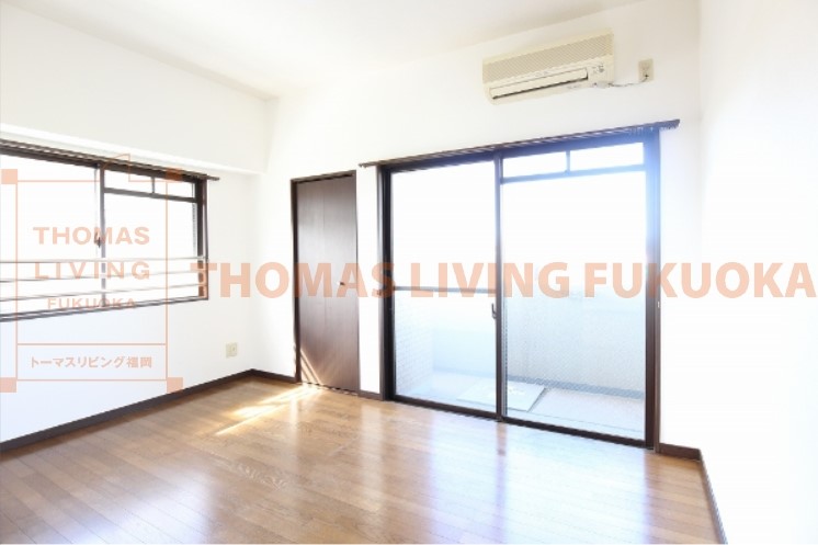 アーバン宮地岳 リビング