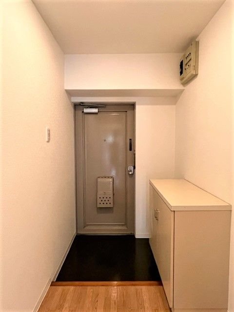 田舎烹ビル 玄関