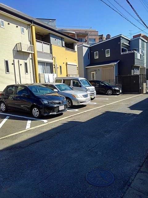 アルドーレ 駐車場