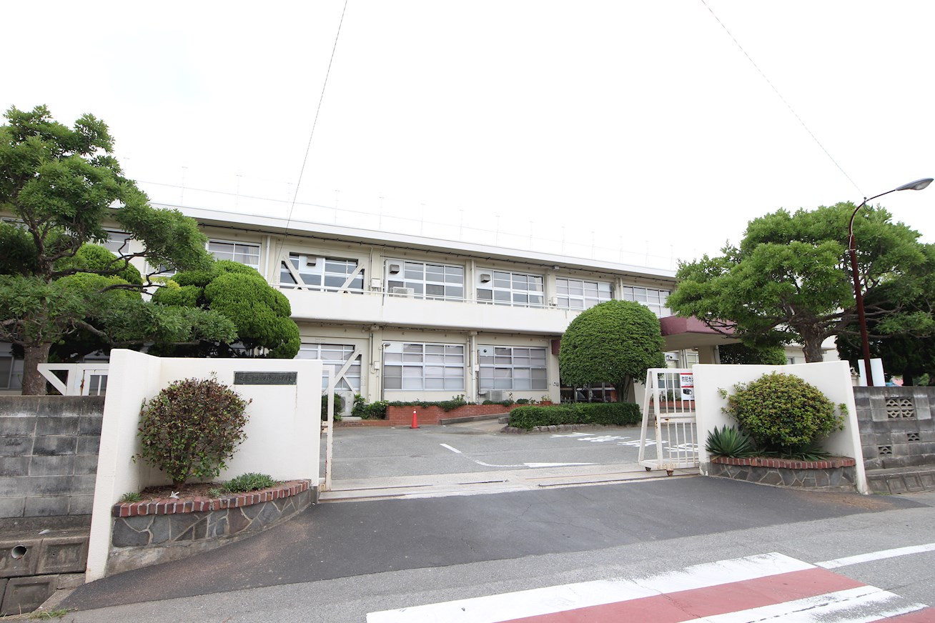 メゾンドルネ 小学校