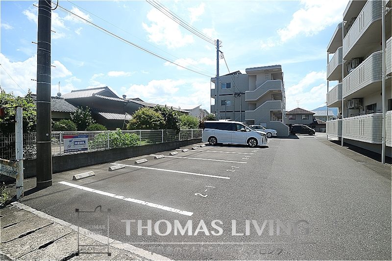 アドバンス楽市 駐車場