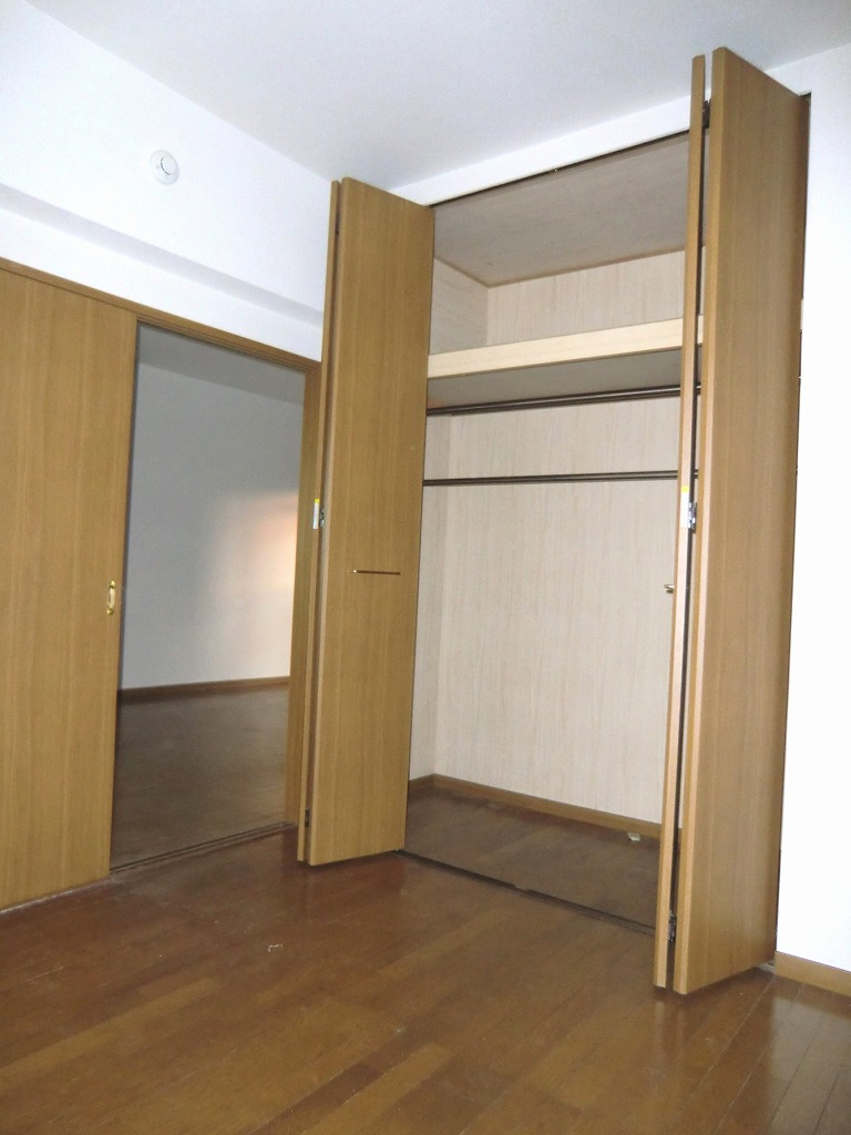 シャトレ弐番館  収納
