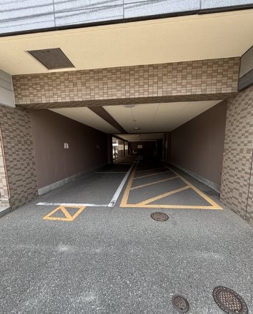 イーストコート箱崎 駐車場
