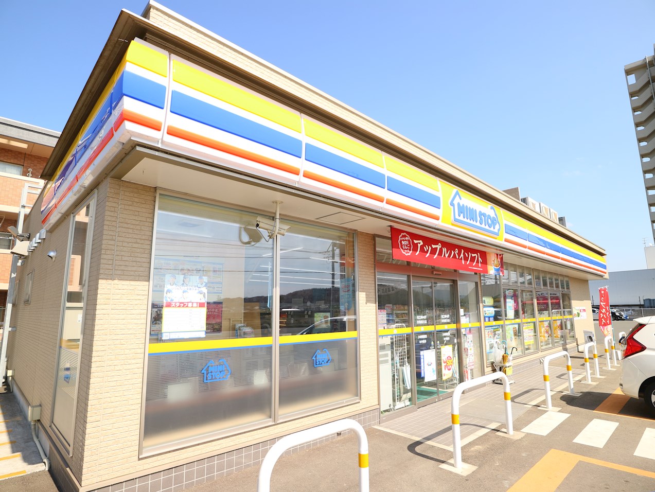 スクールビュー赤間  コンビニ