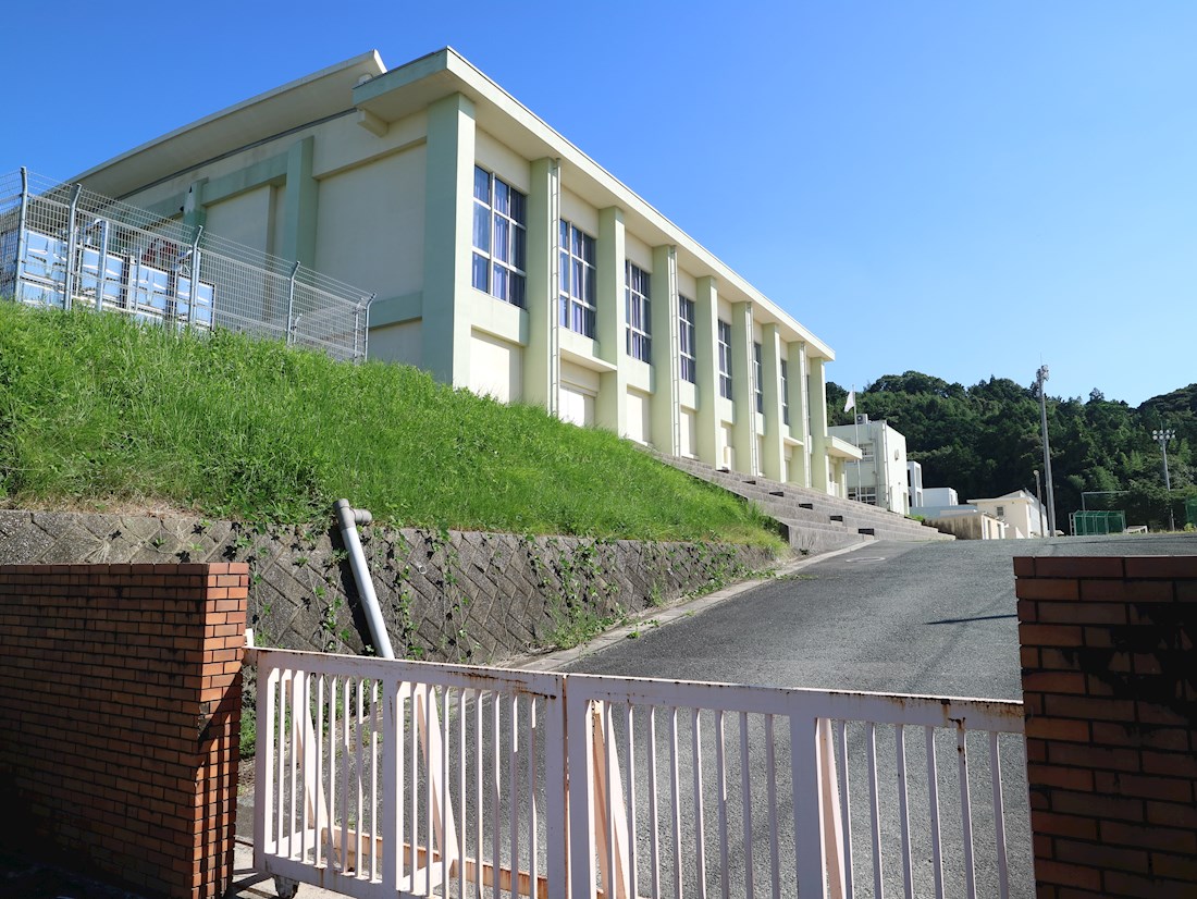 自由ヶ丘ヒルズ桜  中学校