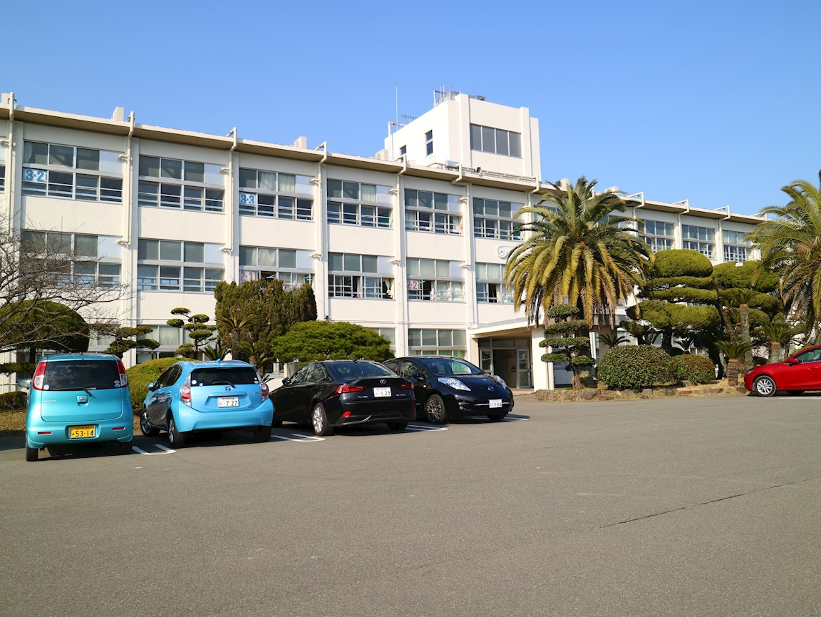 福岡県遠賀郡水巻町猪熊４丁目 中学校