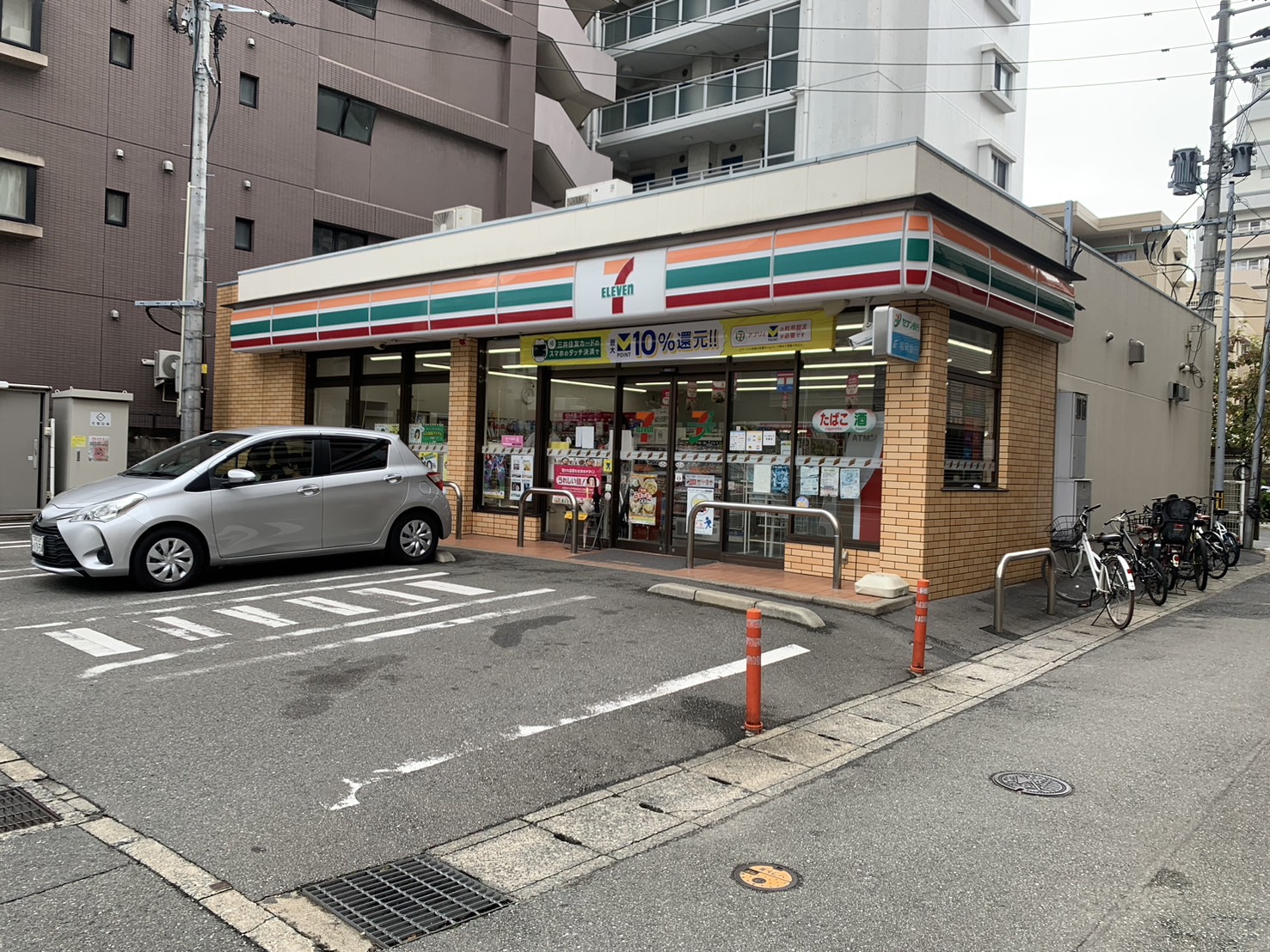 ソリード六本松ウエスト コンビニ