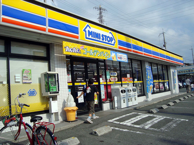 サニーガーデン片江 コンビニ