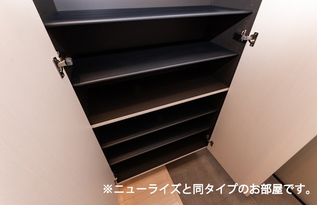 ウィスタリアⅠ 玄関
