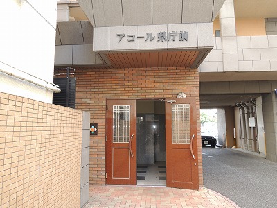 アコール県庁前 玄関
