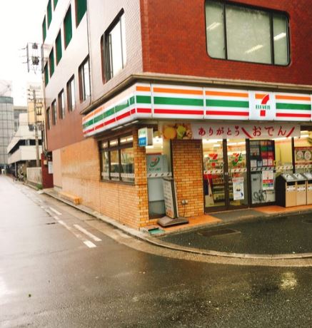 ウィスタリアレジデンス博多  コンビニ
