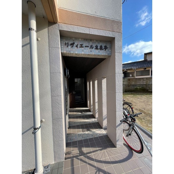 リヴィエール友泉亭 エントランス