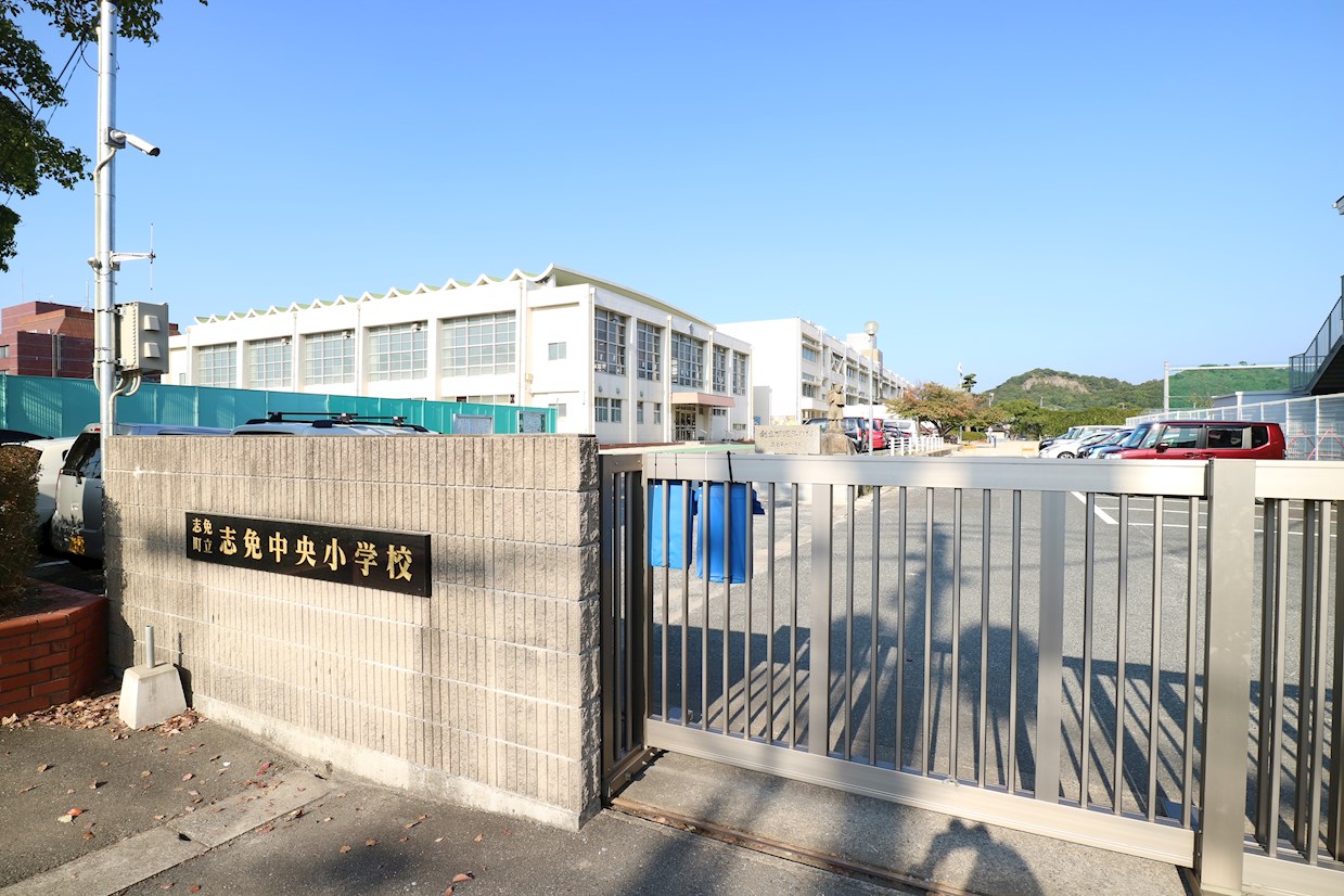 トロワ片峰 小学校