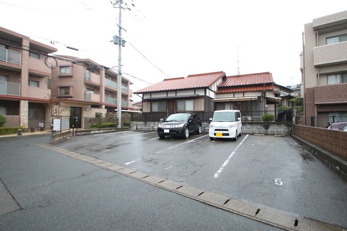 ウィルモア干隈 駐車場