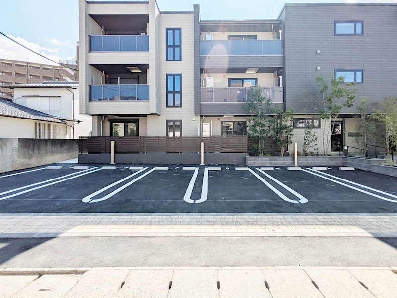 シャーメゾンマーレ竹下 駐車場