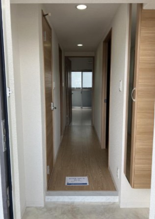 グランドシャトー花畑T・S 玄関