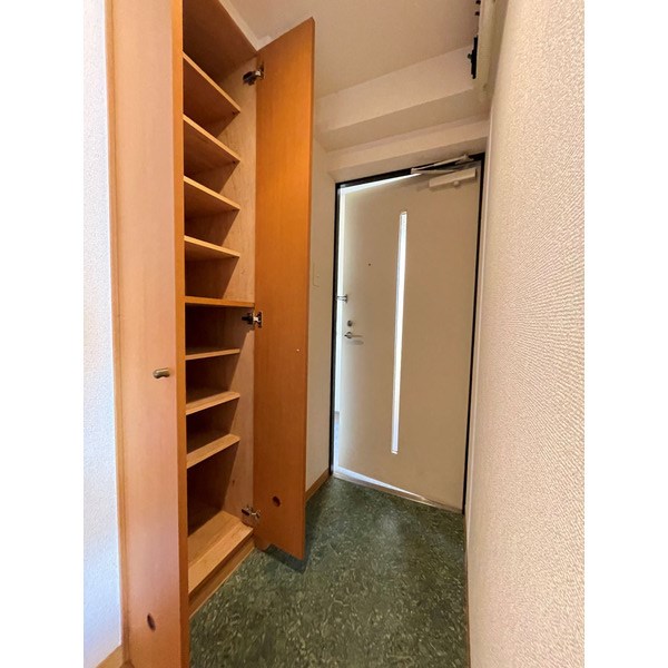 リヴィエール友泉亭 玄関