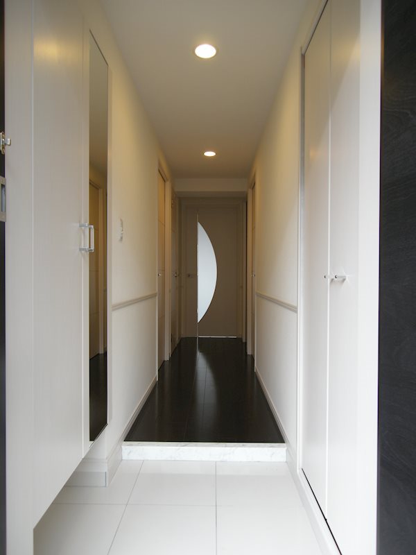 ニューガイア空港通り 玄関