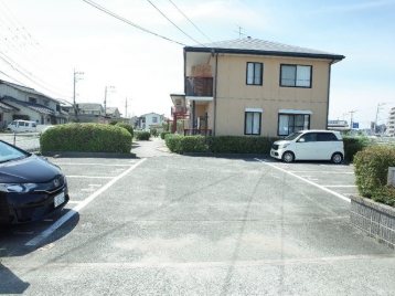 ディアス三苫E棟 駐車場