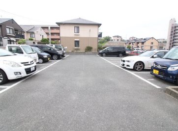 ディアス三苫F棟 駐車場