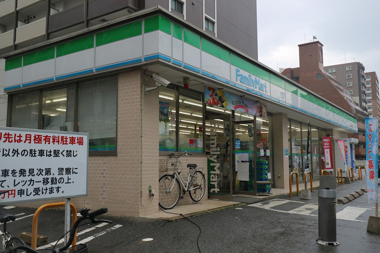 アミティエ博多駅南 コンビニ