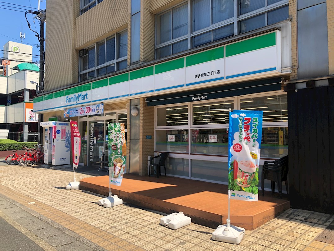 ジャスティス駅東 コンビニ