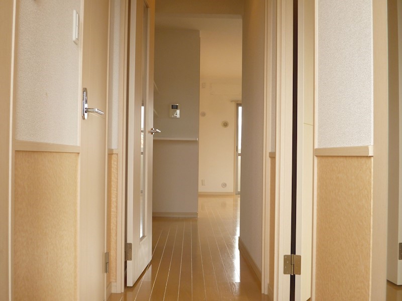 プレジュール弐番館 玄関