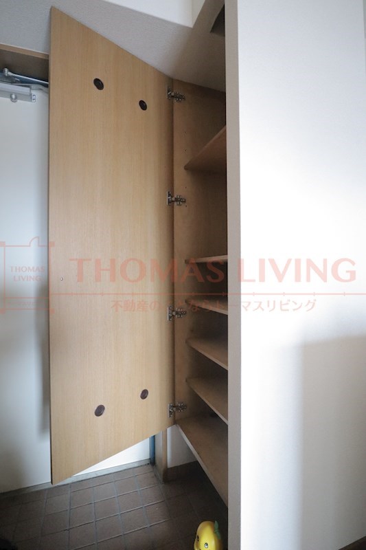 リッシュ・アヴェニール 玄関