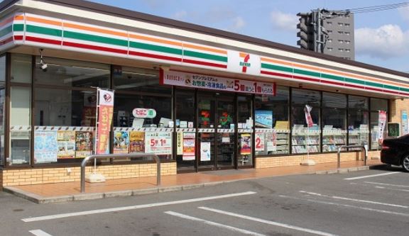 リッシュ・アヴェニール コンビニ