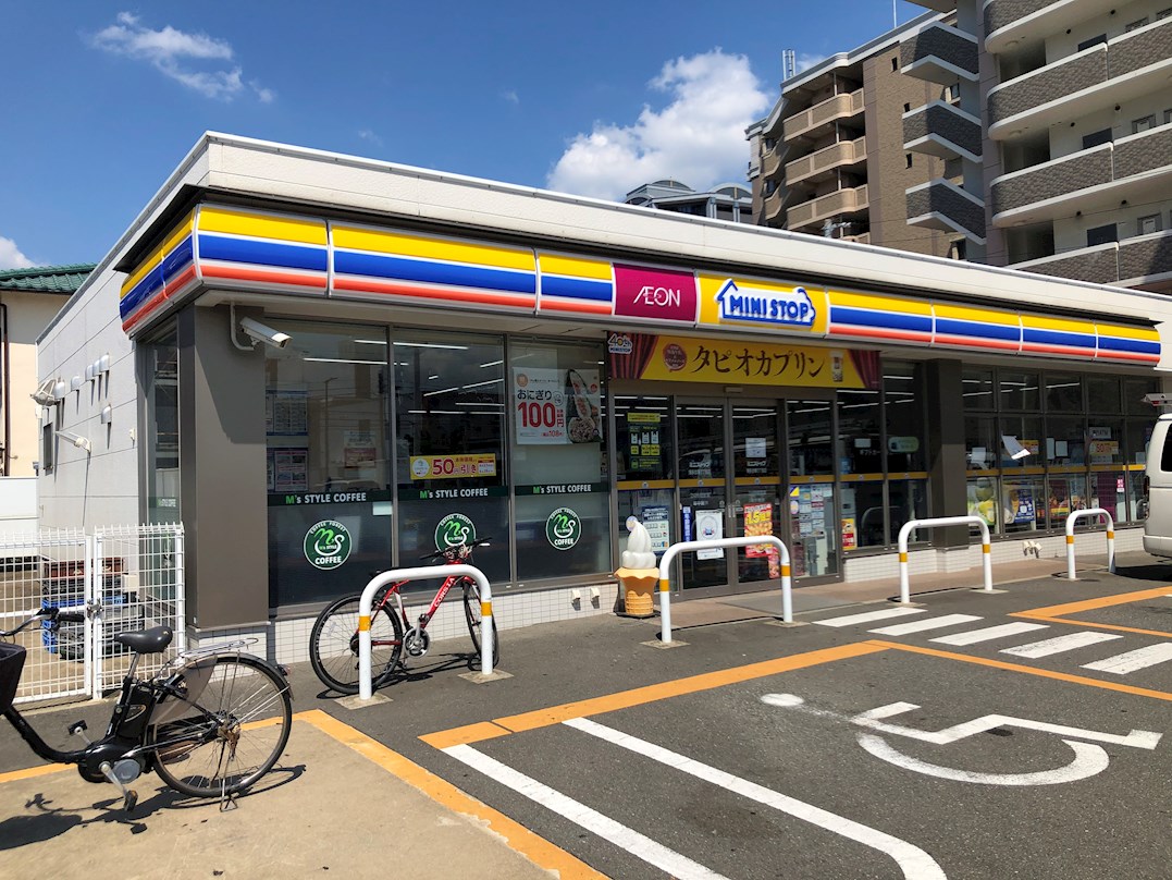 アジリア博多イースト コンビニ